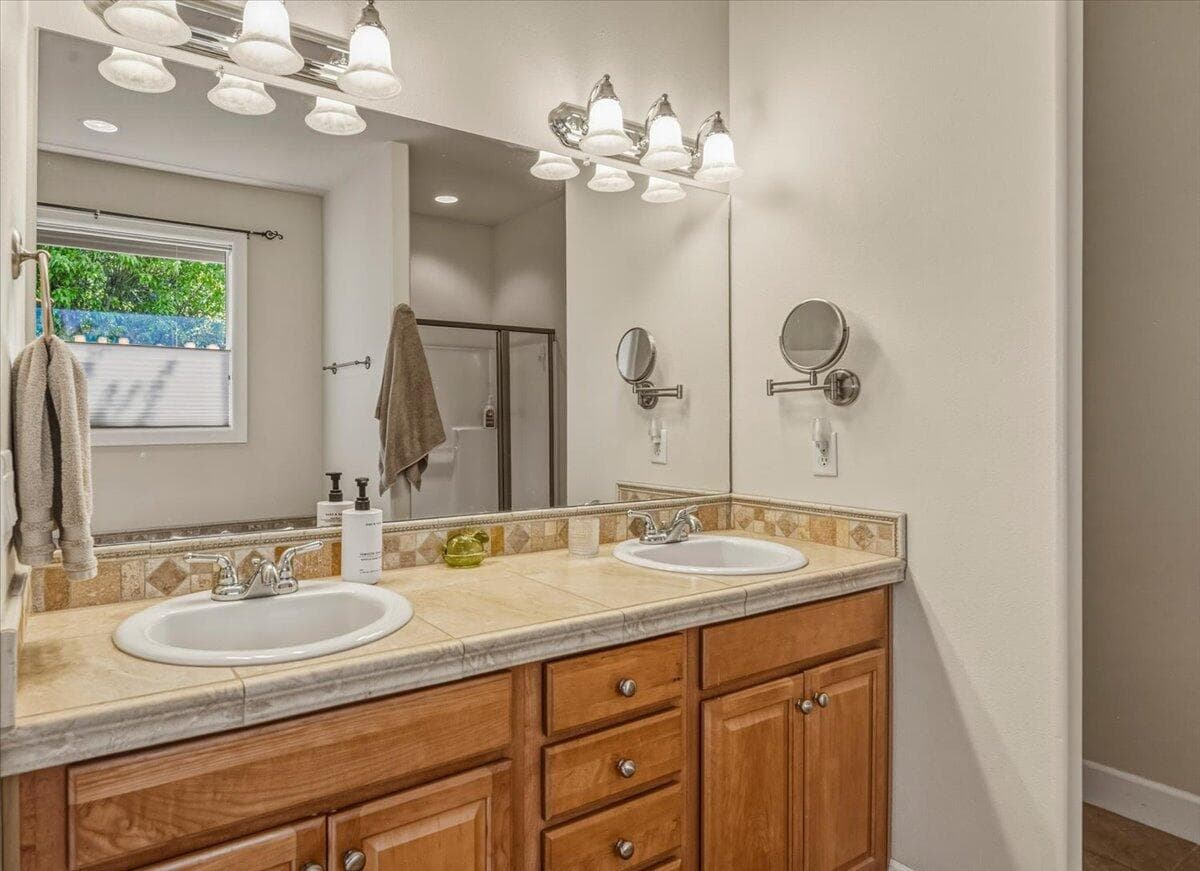 Photo of 4010 SW Majestic Avenue 30 of 55
