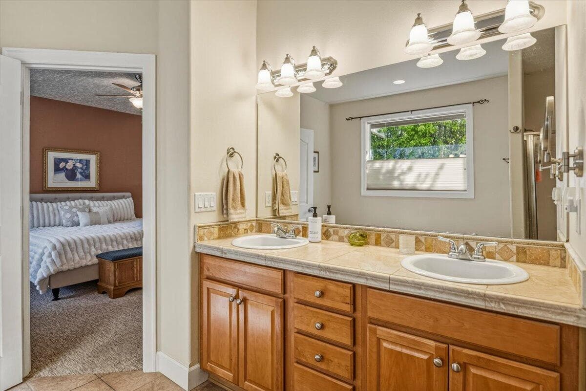 Photo of 4010 SW Majestic Avenue 31 of 55