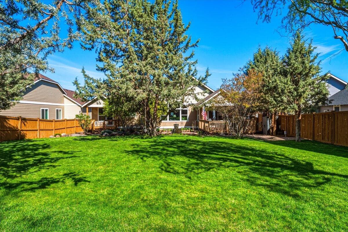 Photo of 4010 SW Majestic Avenue 38 of 55