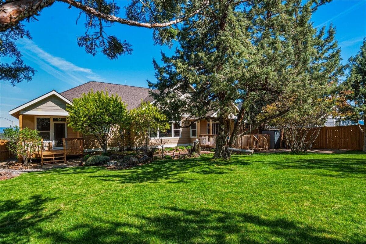 Photo of 4010 SW Majestic Avenue 39 of 55