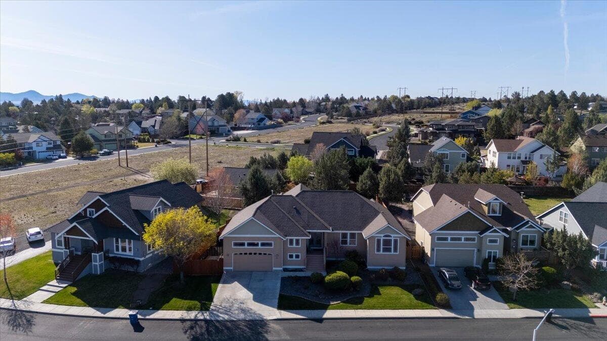 Photo of 4010 SW Majestic Avenue 52 of 55