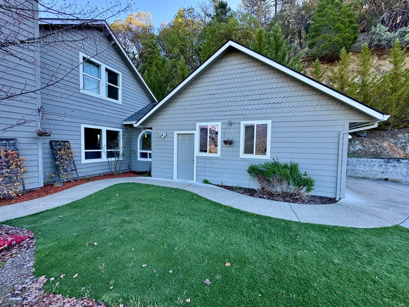 Photo of 901 Manzanita 4 of 41