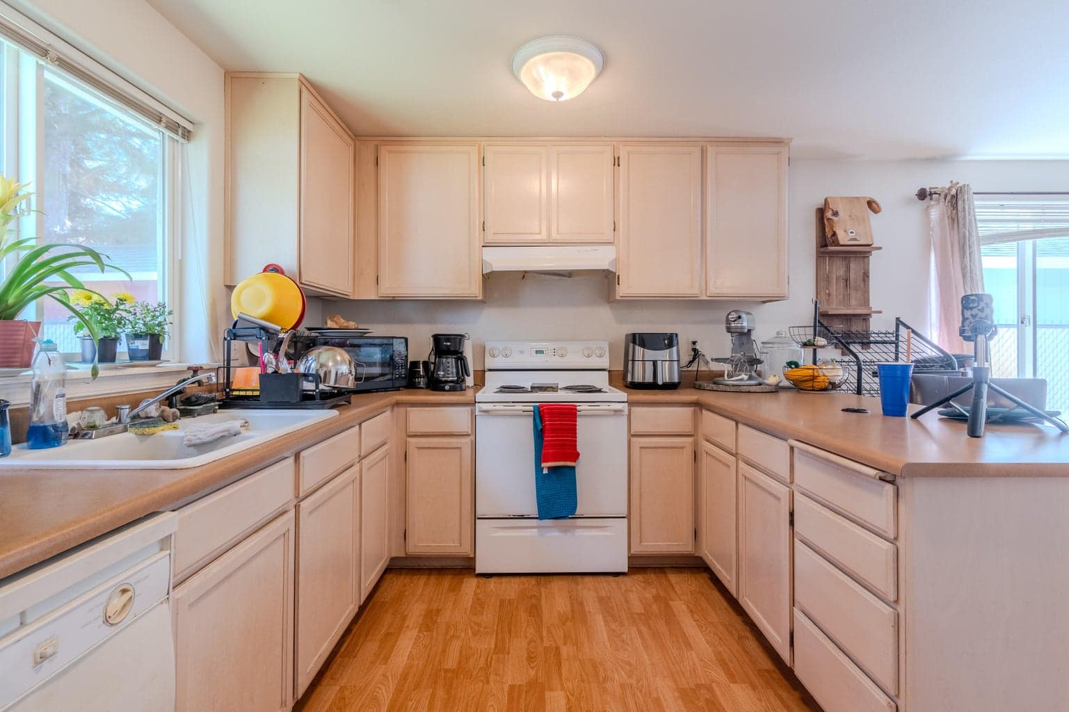 Photo of 436 St Clair 5 of 12