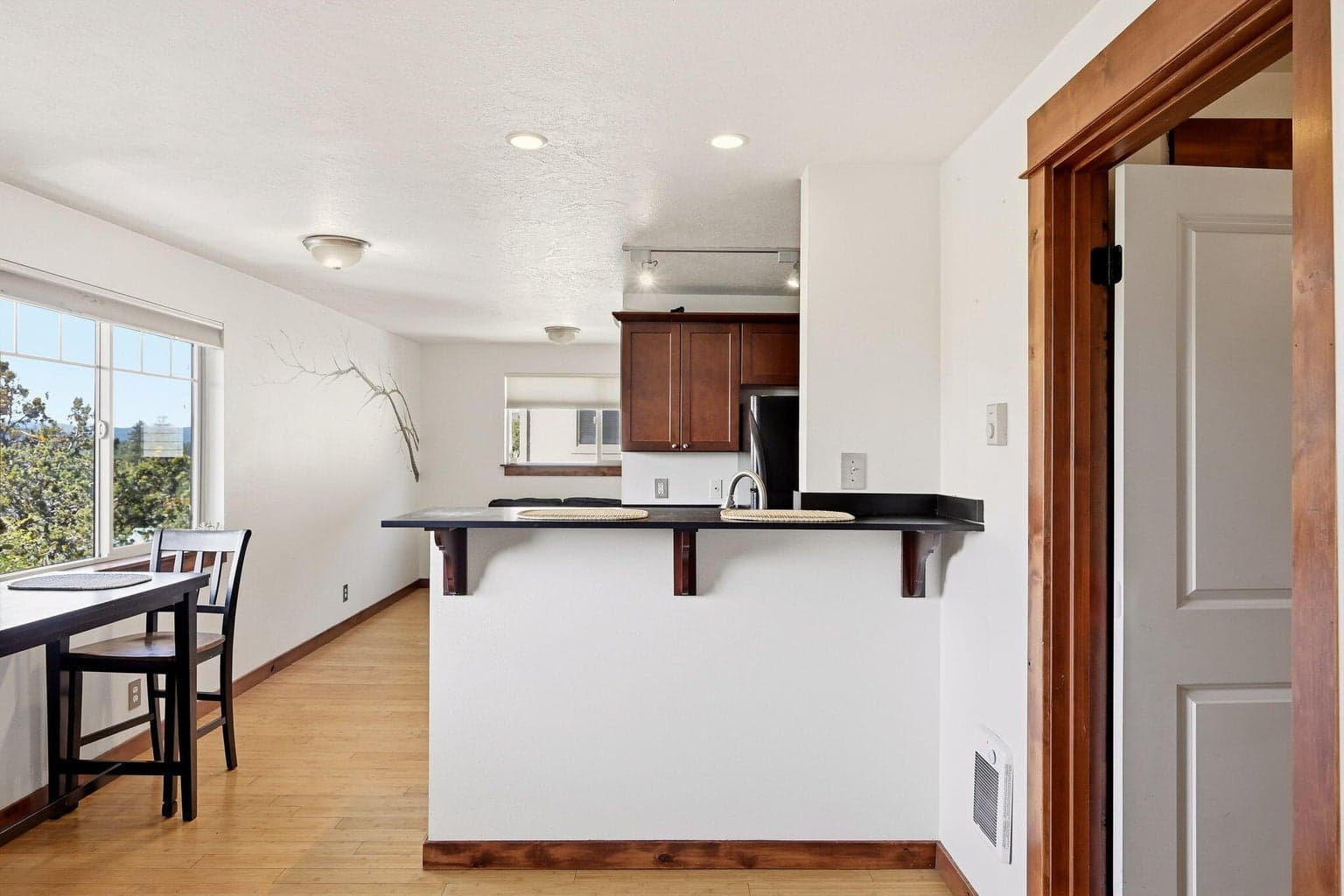 Photo of 1010 NW Roanoke Avenue 6 of 37