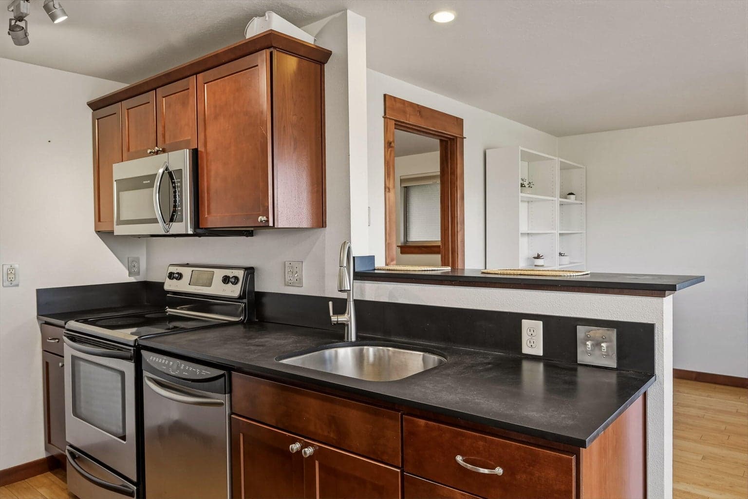 Photo of 1010 NW Roanoke Avenue 10 of 37