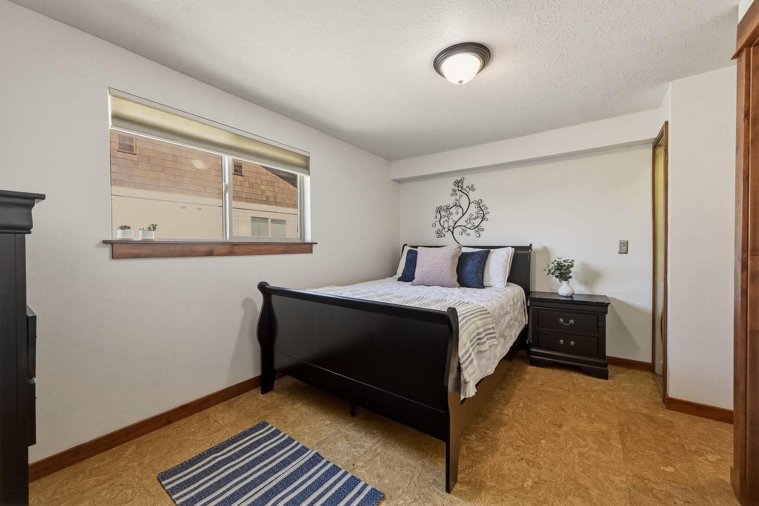 Photo of 1010 NW Roanoke Avenue 14 of 37