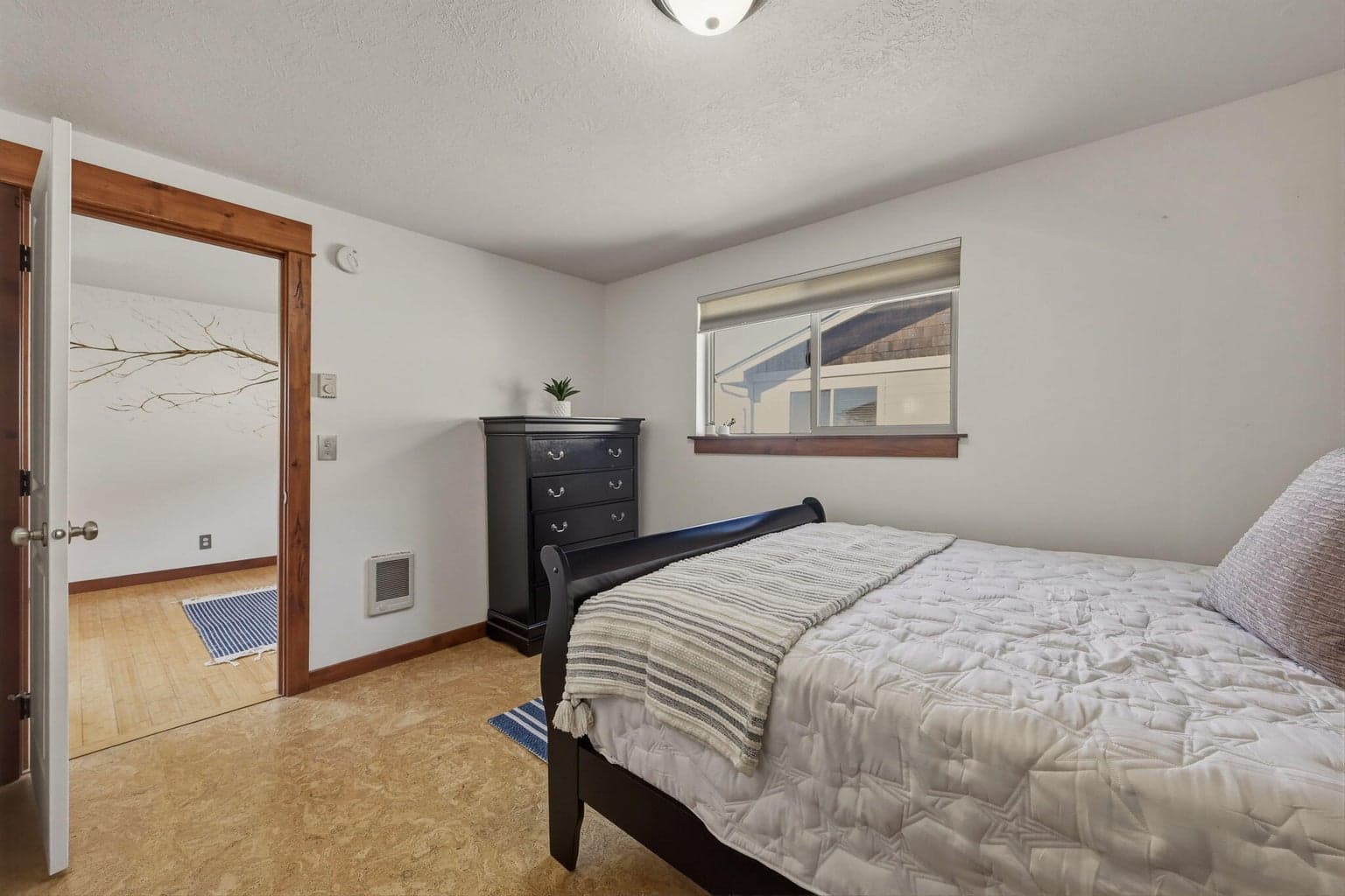 Photo of 1010 NW Roanoke Avenue 17 of 37