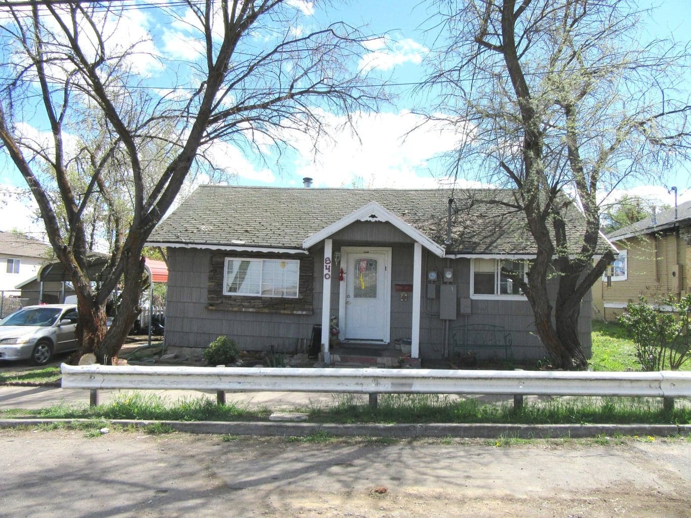 840 Upham