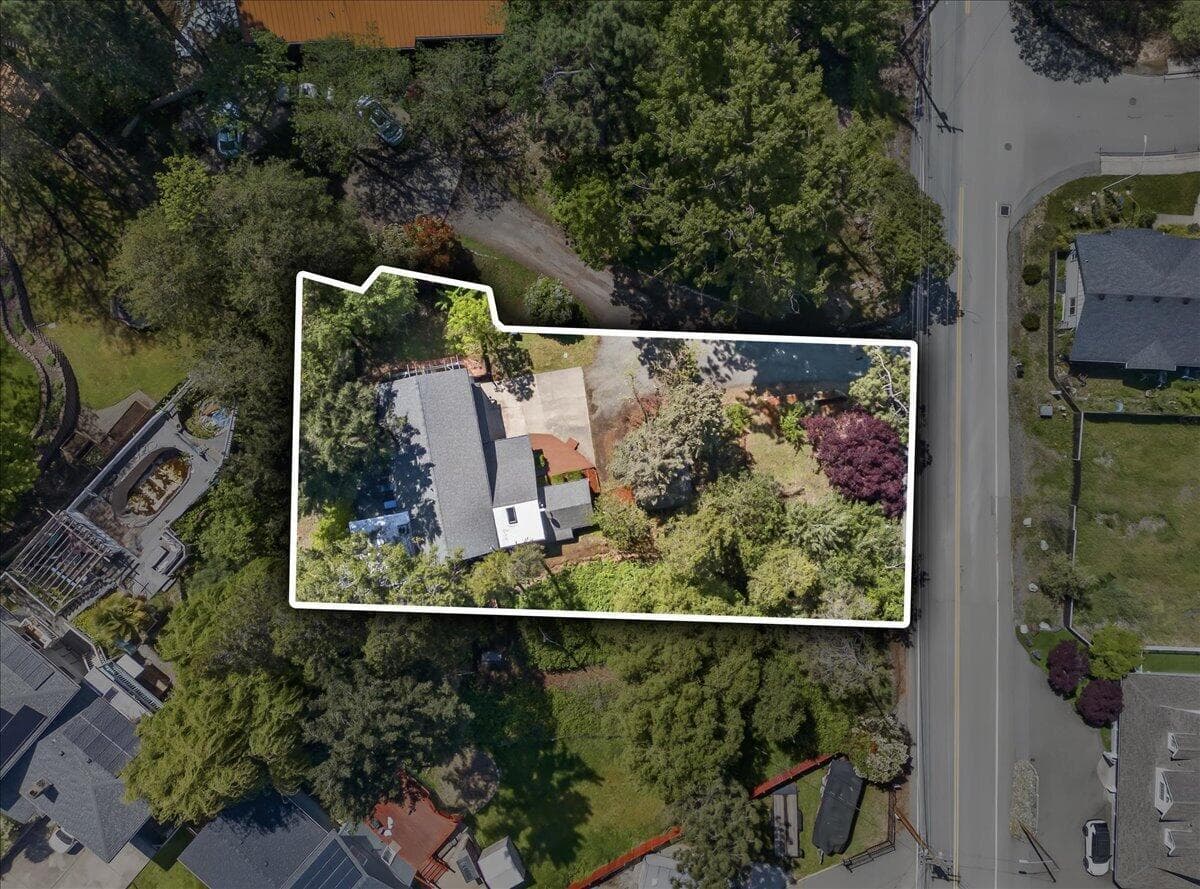 Photo of 1635 Beacon 3 of 55