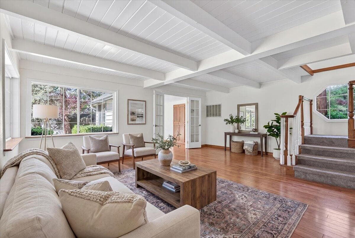 1635 Beacon
