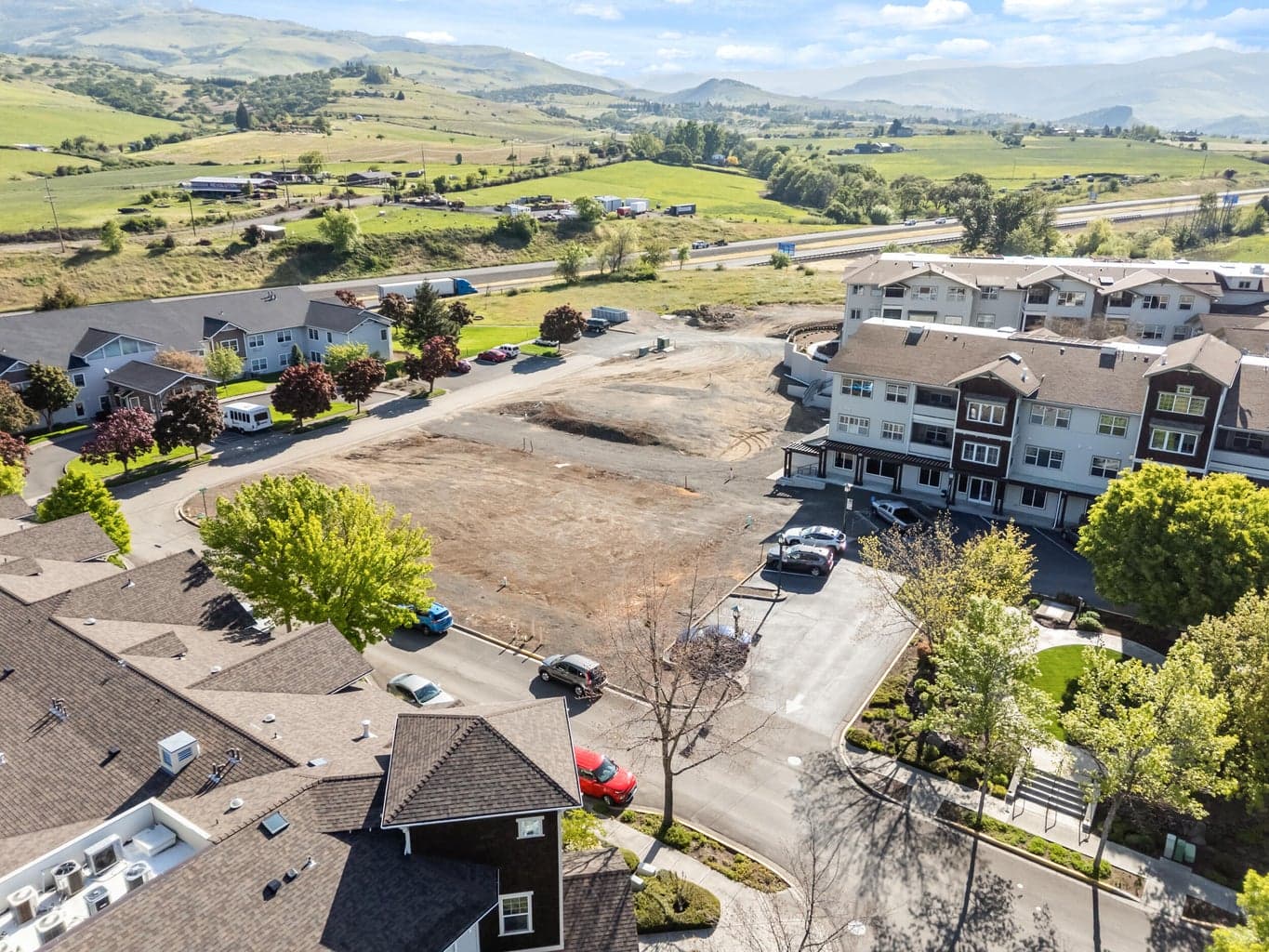 Photo of 993 Mountain Meadows 2 of 21