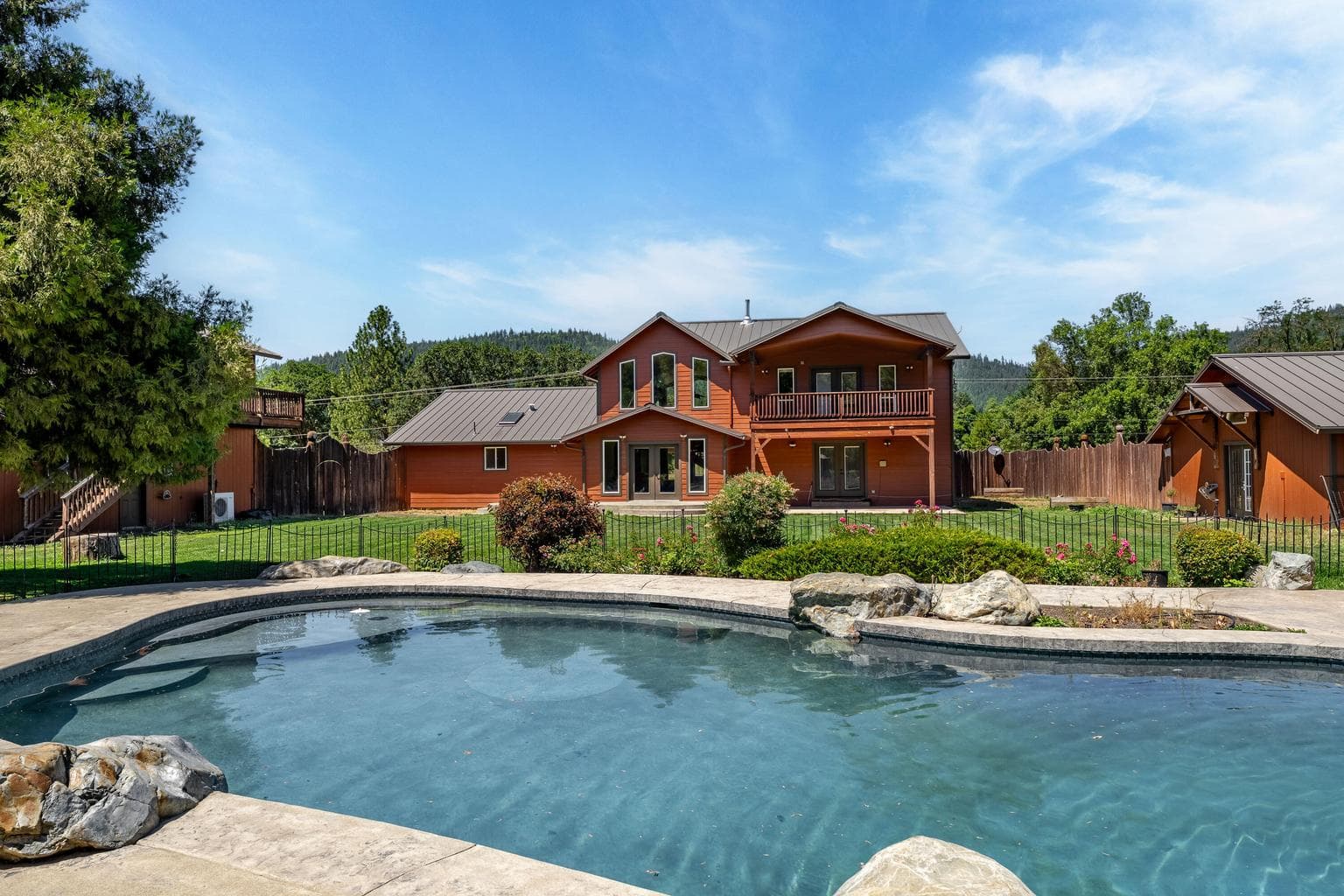6375 Lake Shore