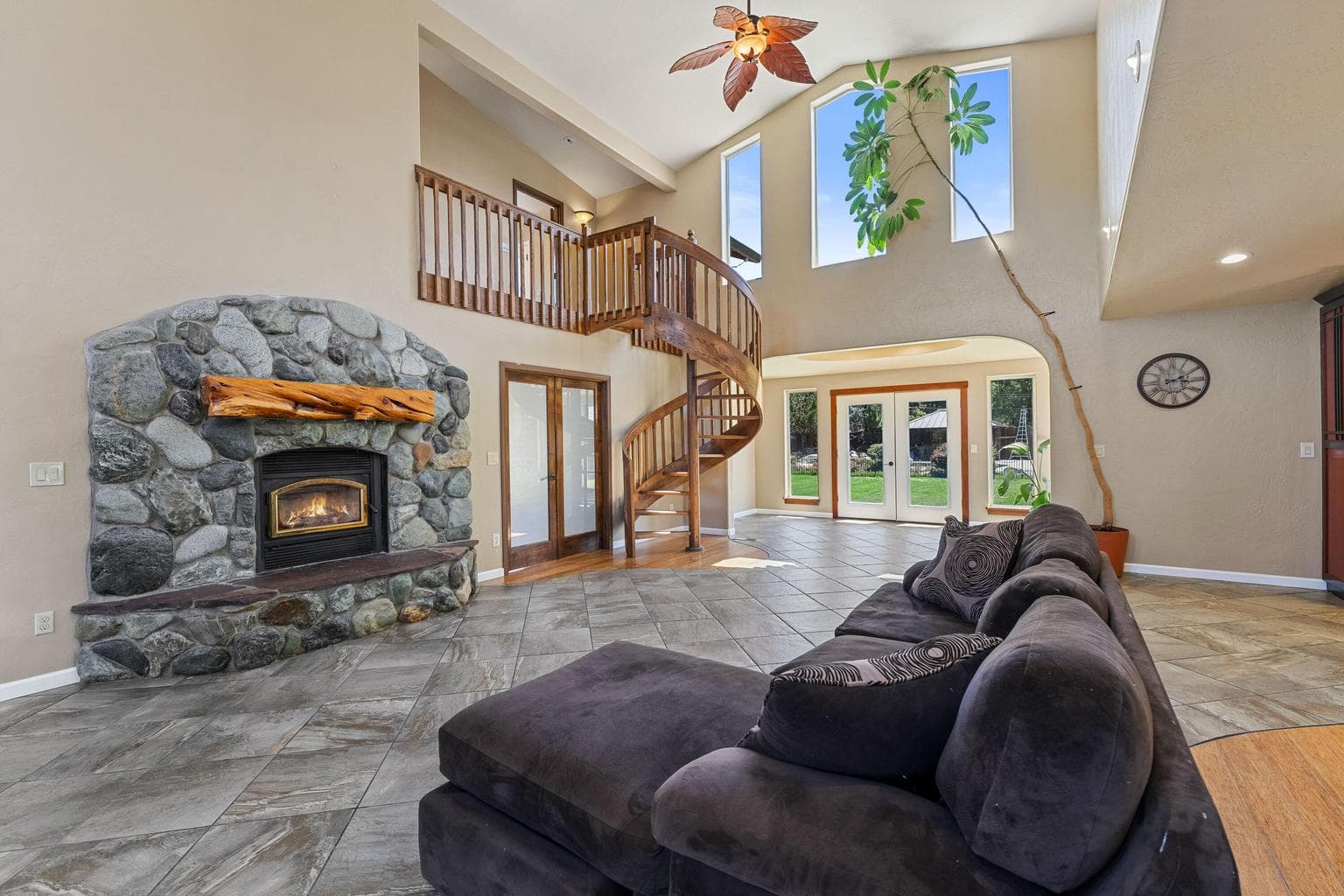 Photo of 6375 Lake Shore 3 of 66