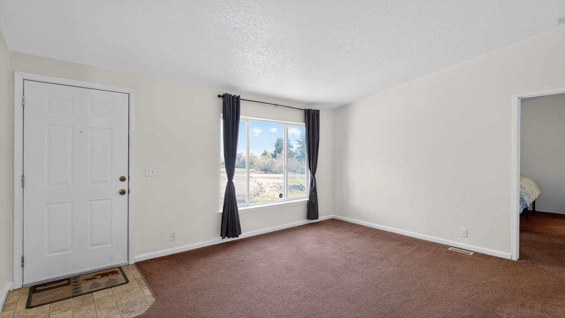 Photo of 2586 Meadow View 6 of 45