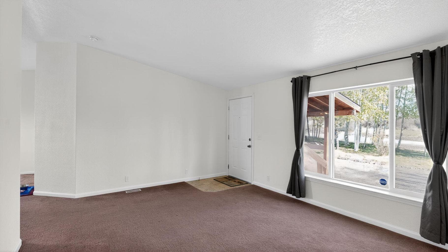 Photo of 2586 Meadow View 5 of 45