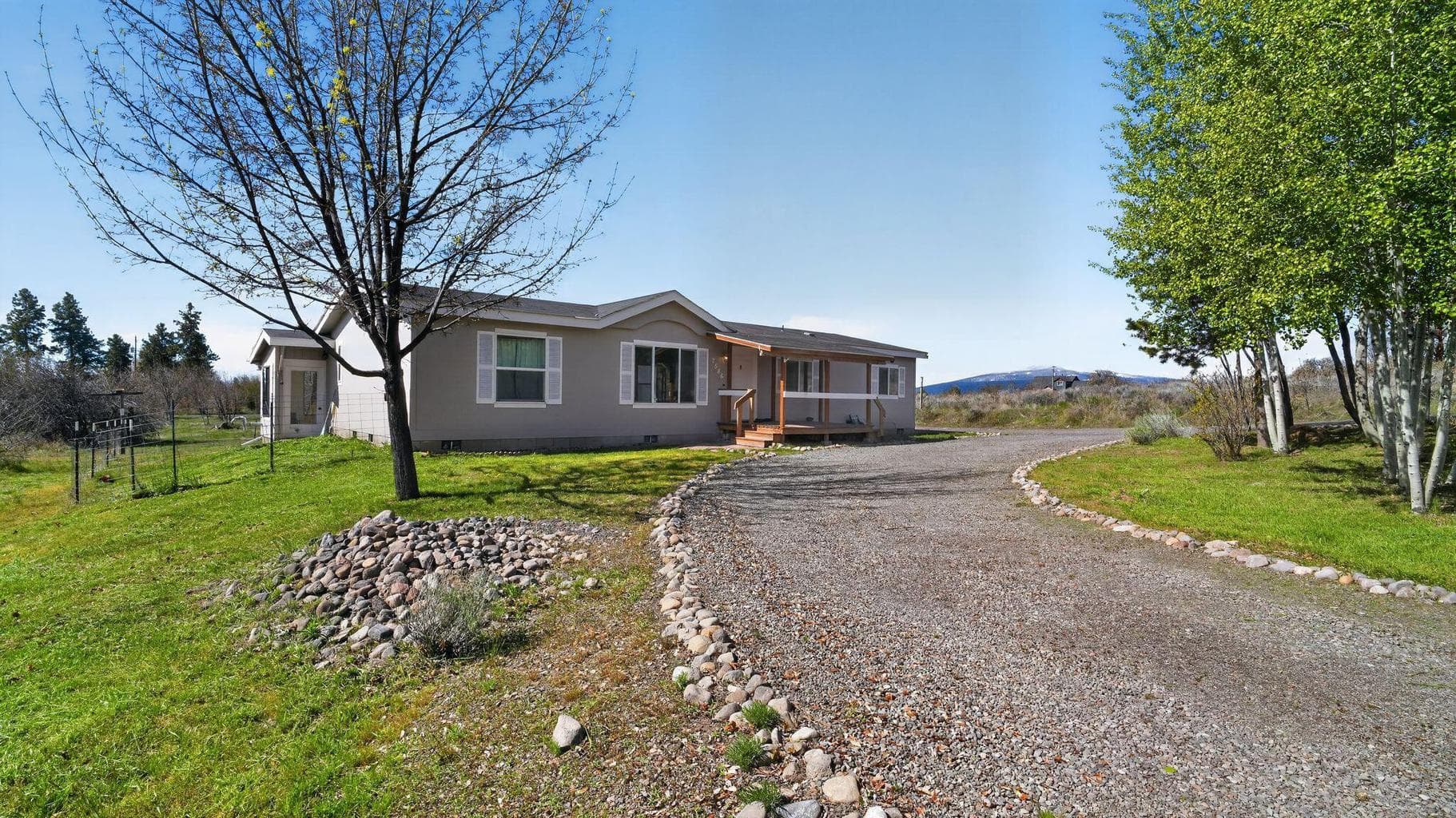 Photo of 2586 Meadow View 3 of 45