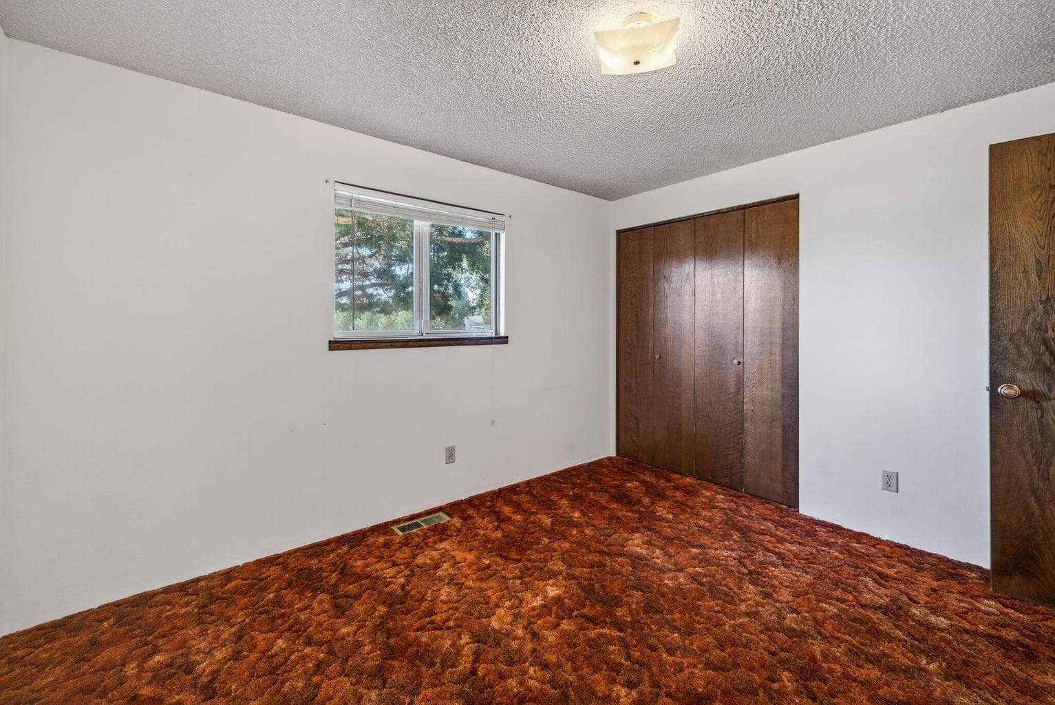 Photo of 951 SE Rancho Lane 16 of 47