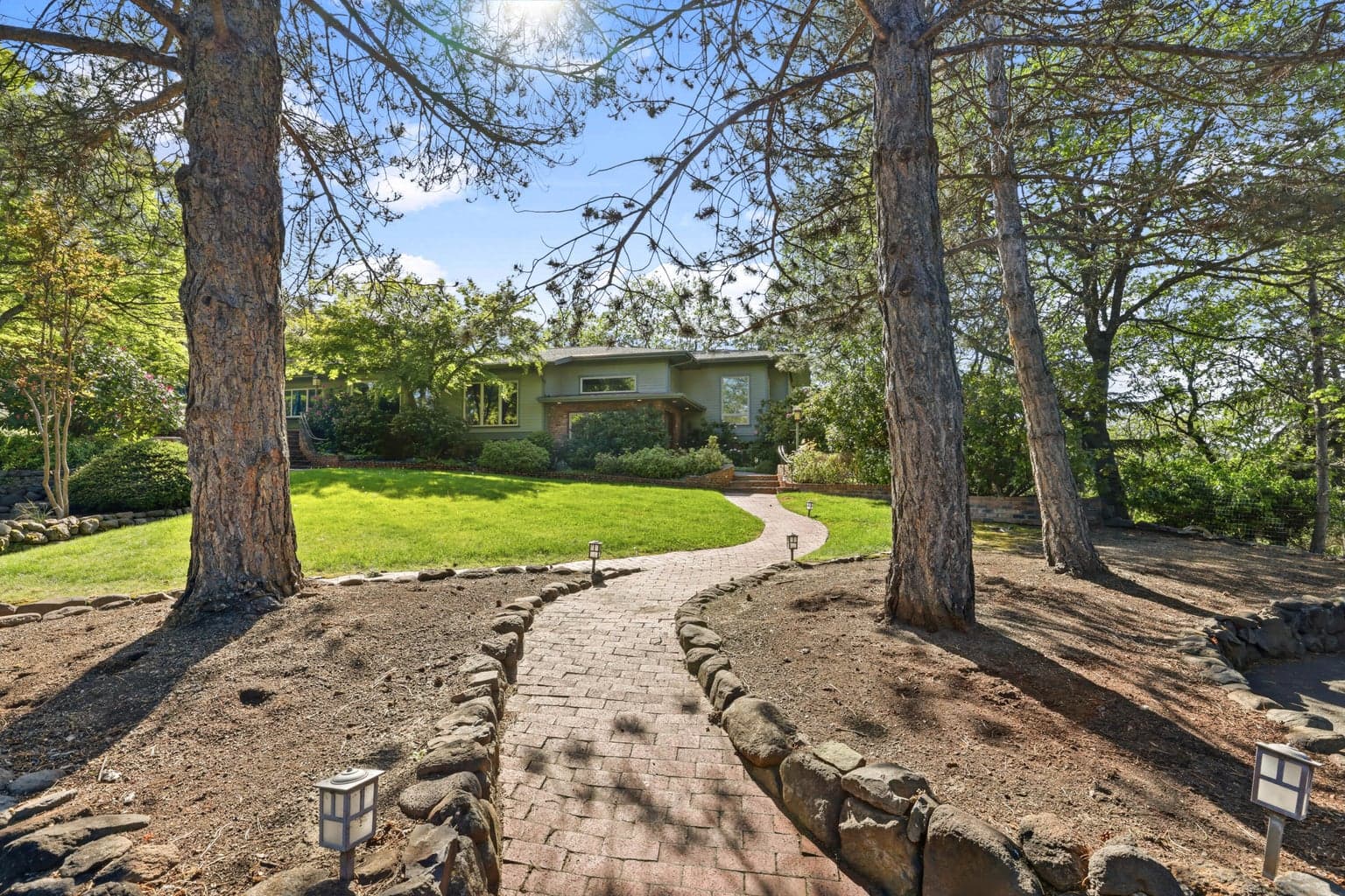 Photo of 903 Pinecrest 4 of 61