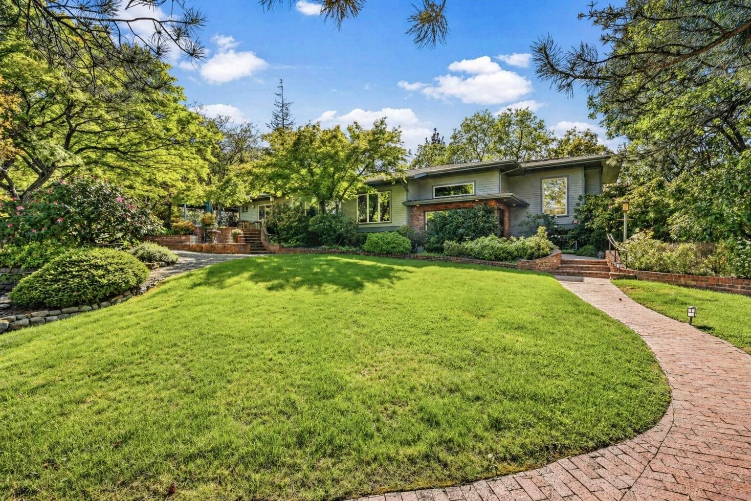 Photo of 903 Pinecrest 1 of 61