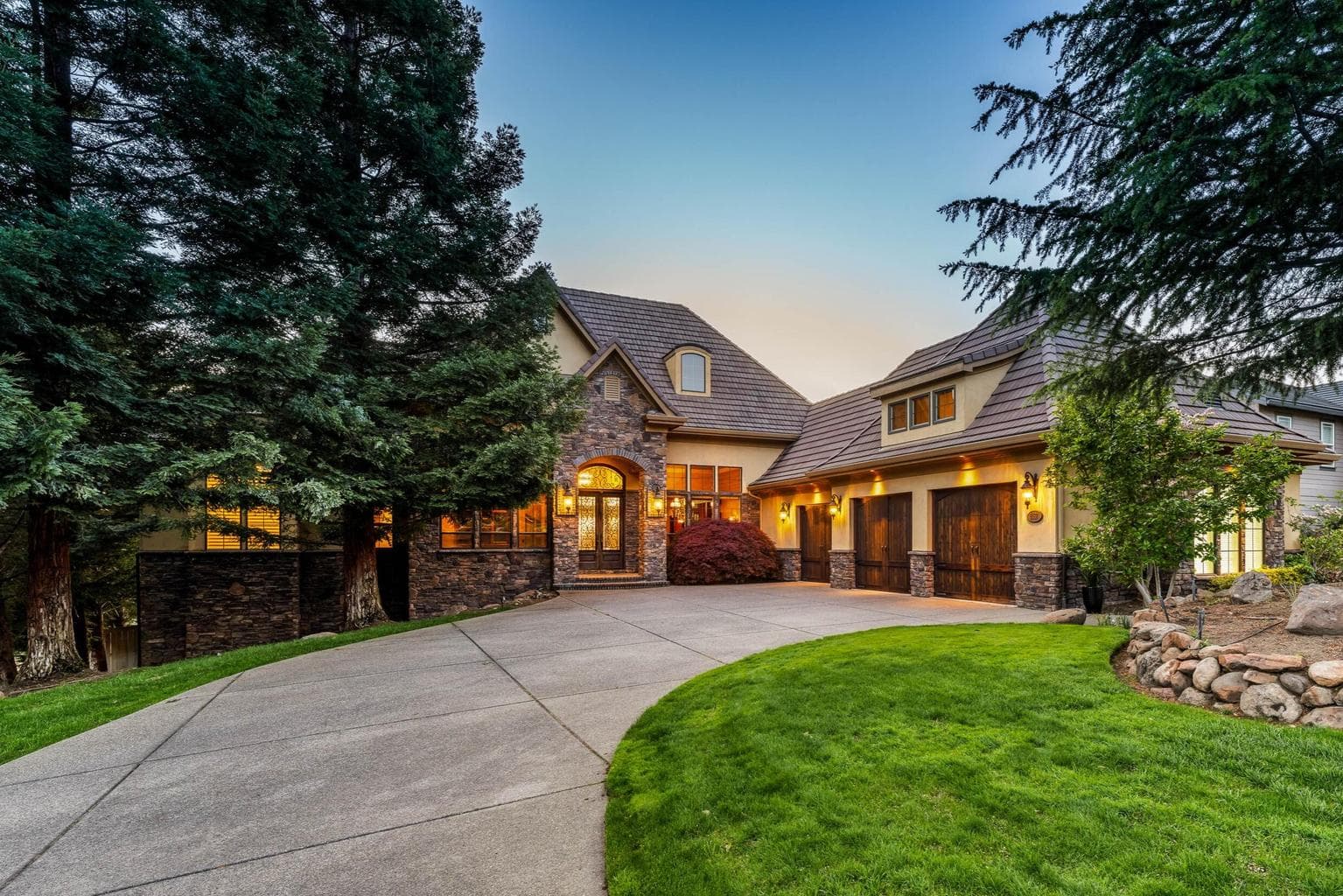 5637 Saddle Ridge