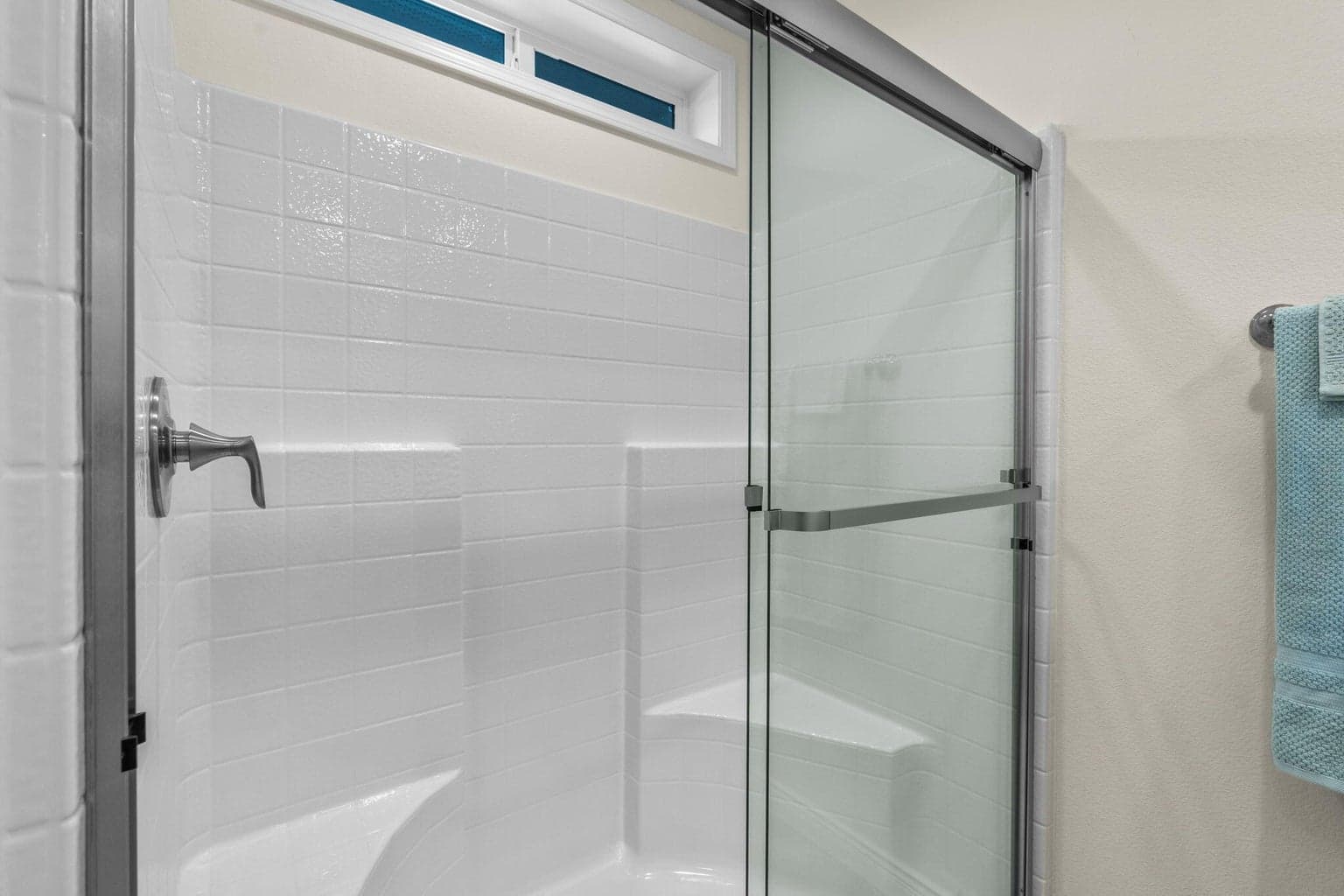 Primary walk in shower w/bench seats