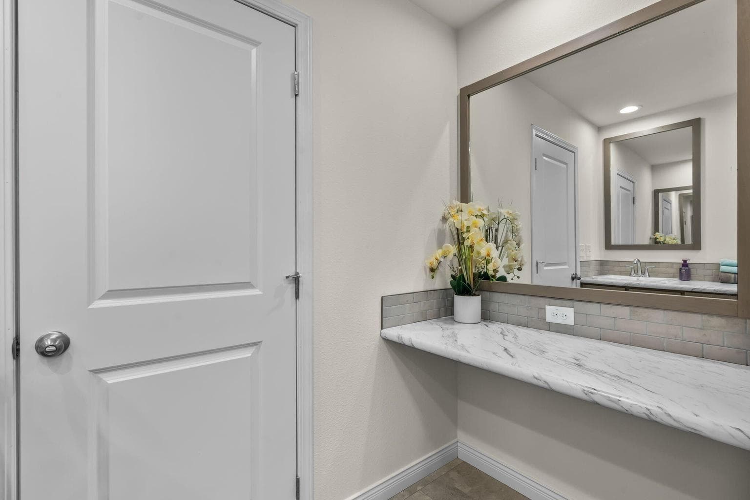 Private vanity for morning glamour shots