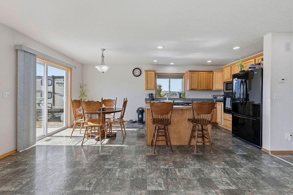 Photo of 792 NE Robin Place 15 of 31