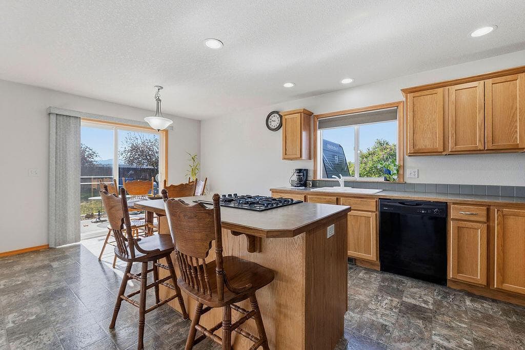 Photo of 792 NE Robin Place 14 of 31