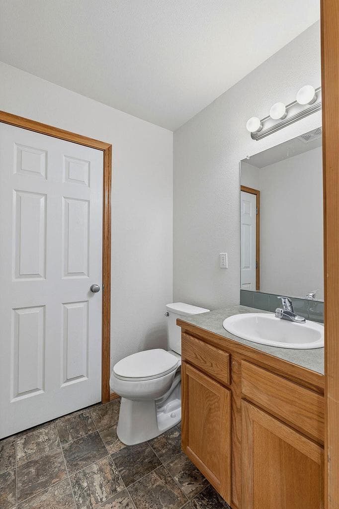 Photo of 792 NE Robin Place 18 of 31