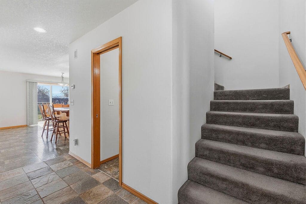 Photo of 792 NE Robin Place 19 of 31