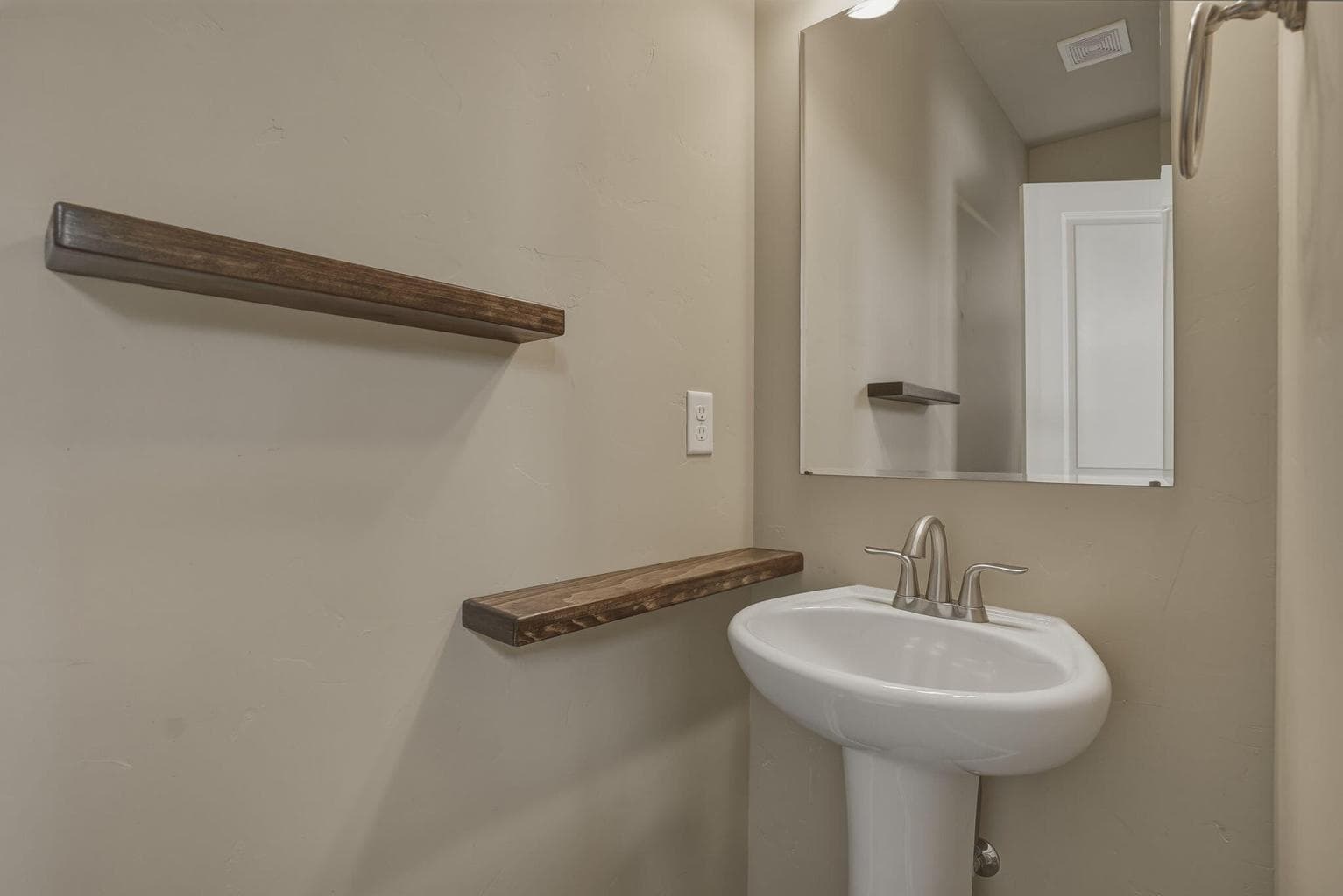 Photo of 20724 Sierra Drive 25 of 38