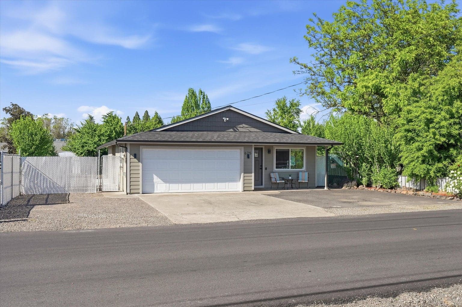 Photo of 675 Berrydale 2 of 38