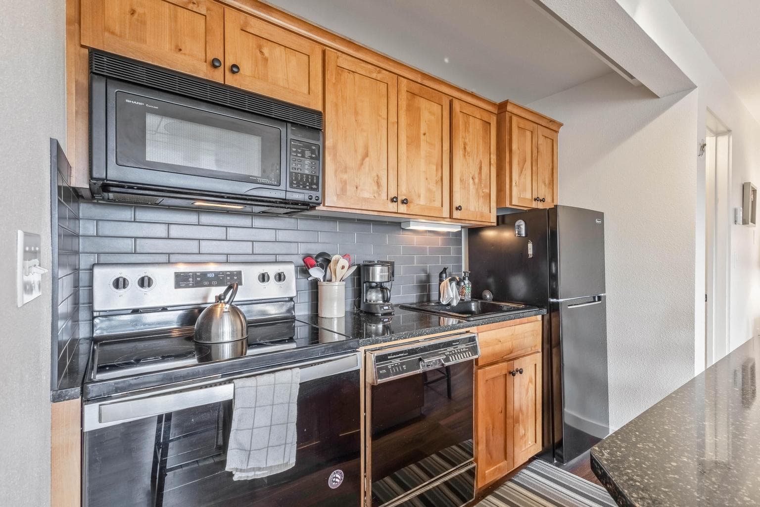 Photo of 18575 SW Century Drive 6 of 26