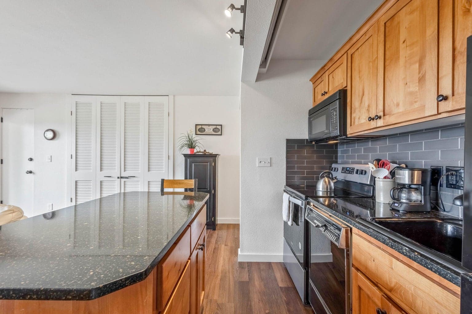 Photo of 18575 SW Century Drive 7 of 26
