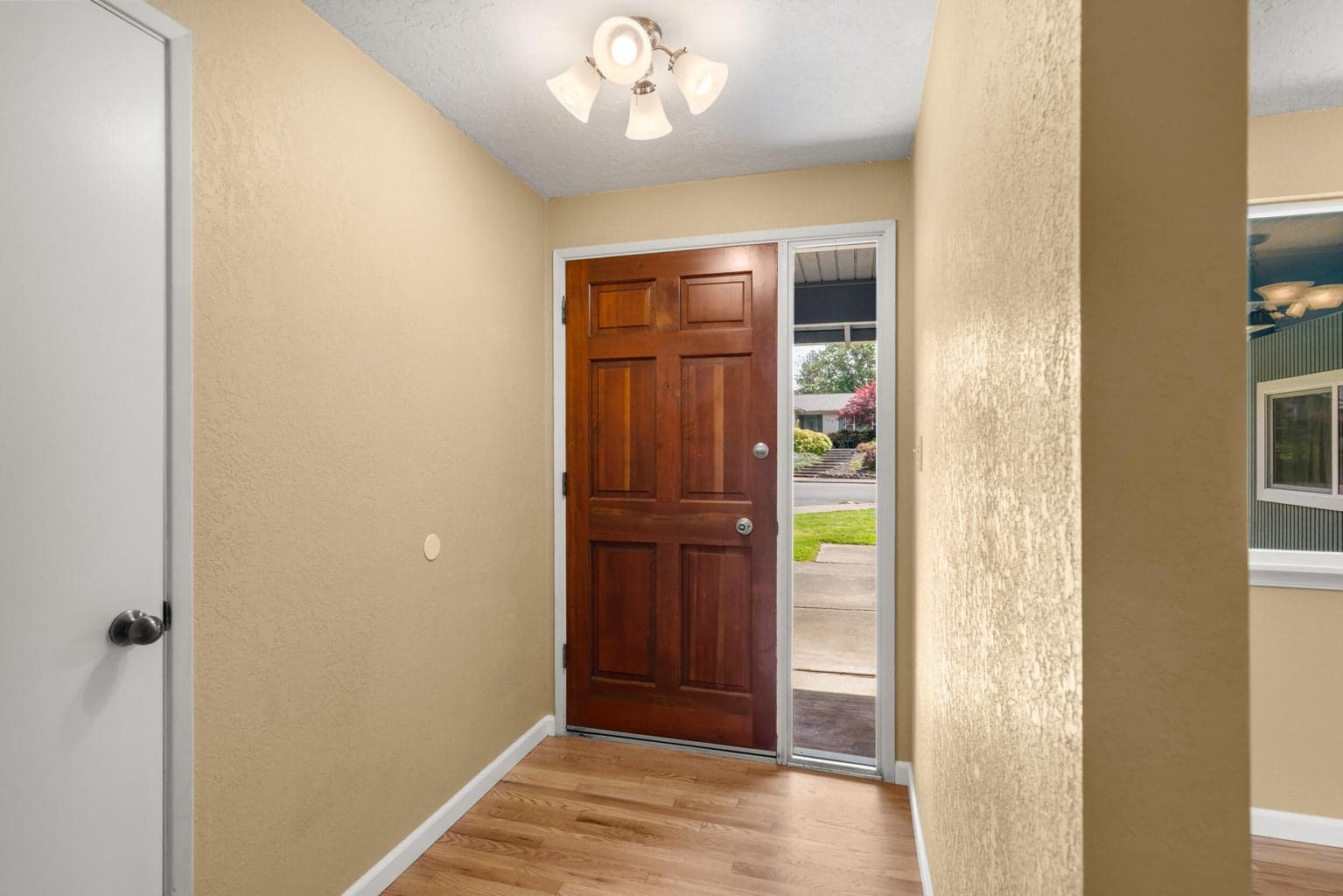 Photo of 567 Stoneham 5 of 30
