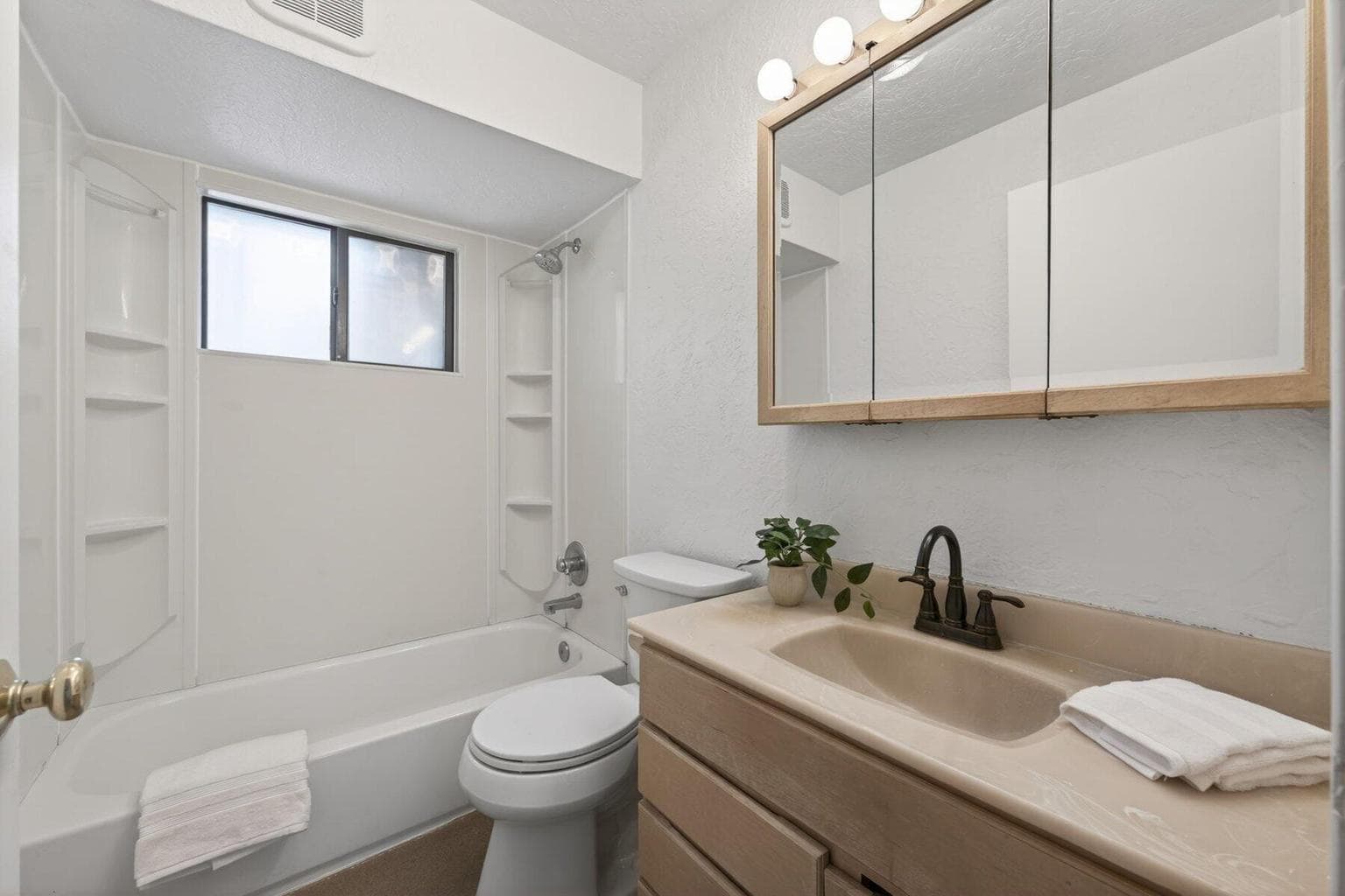 Photo of 714 NE 10th Street 16 of 49