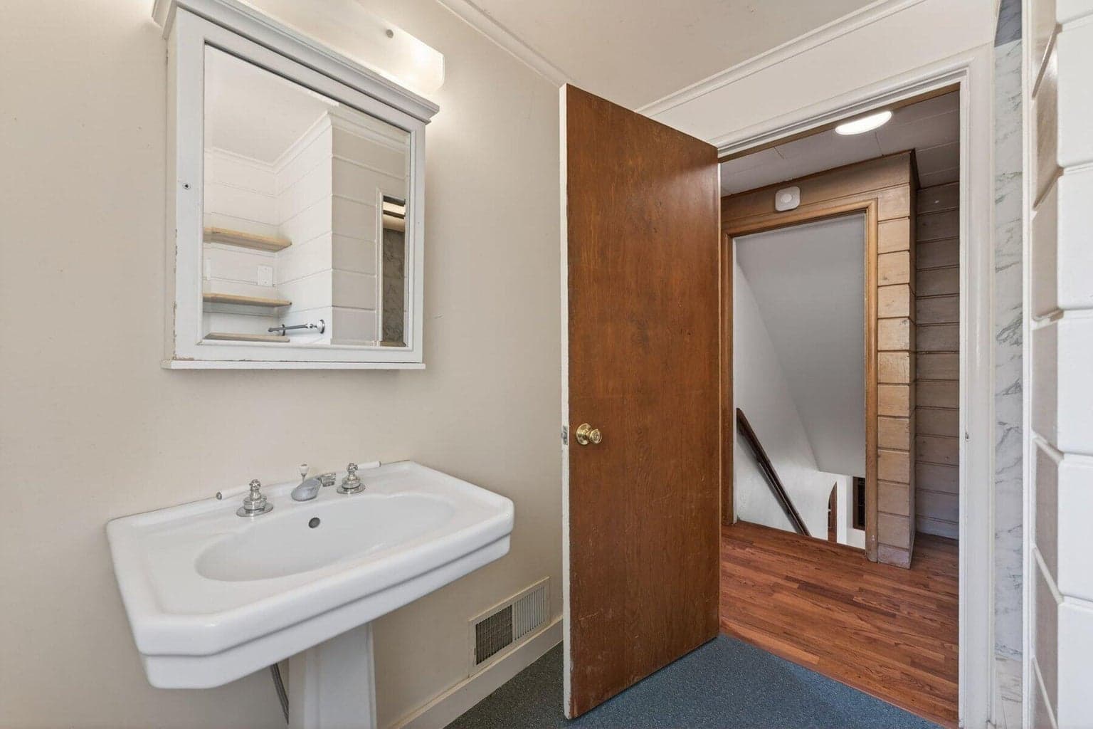 Photo of 714 NE 10th Street 33 of 49