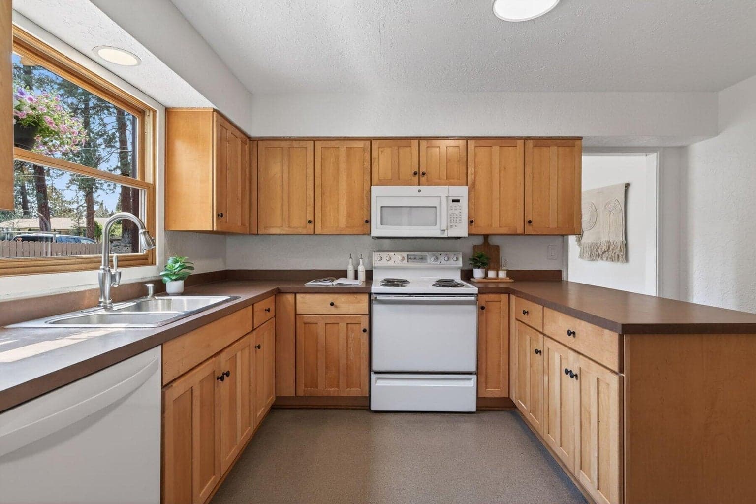 Photo of 714 NE 10th Street 11 of 49