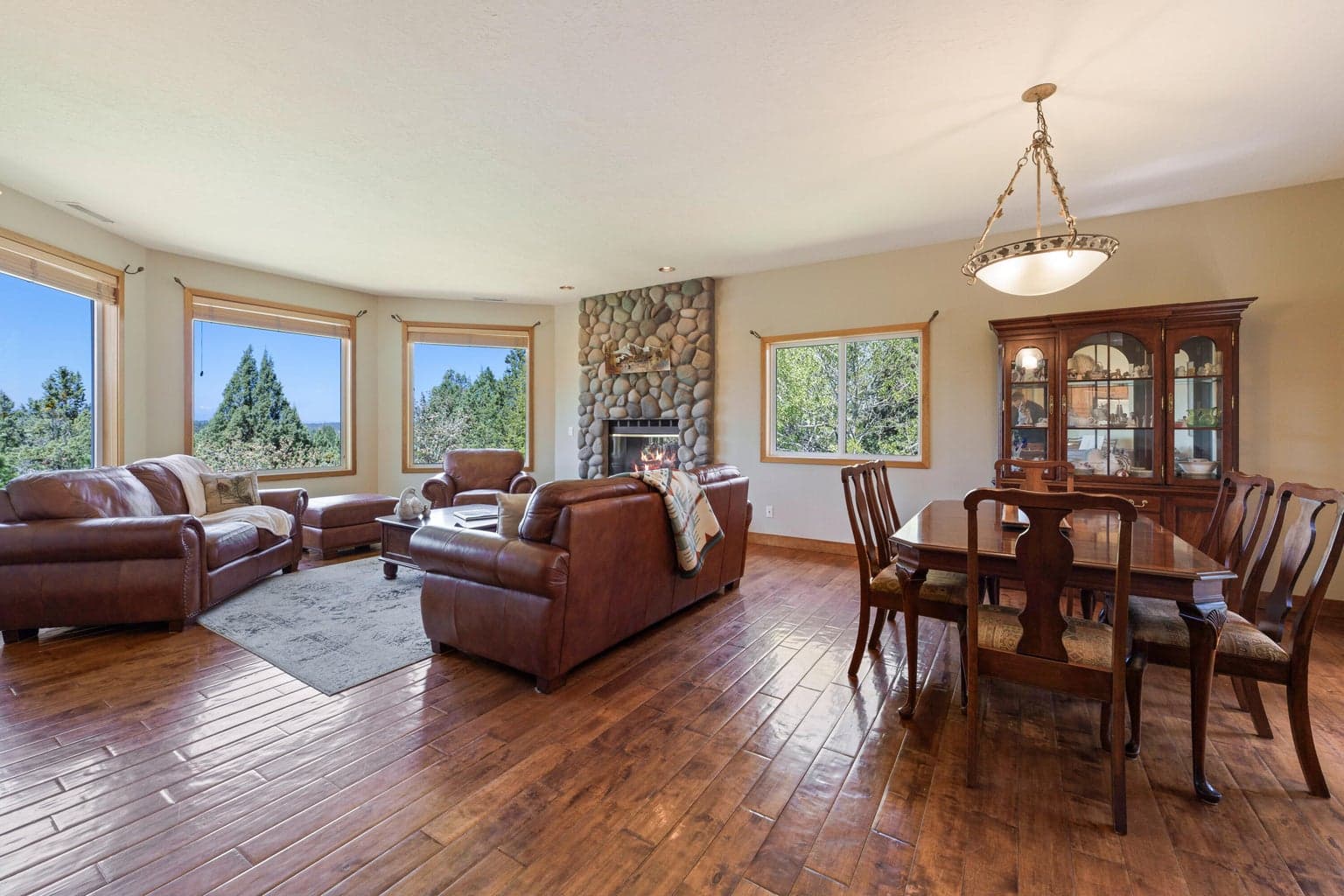 Photo of 4057 NW Northcliff 7 of 55
