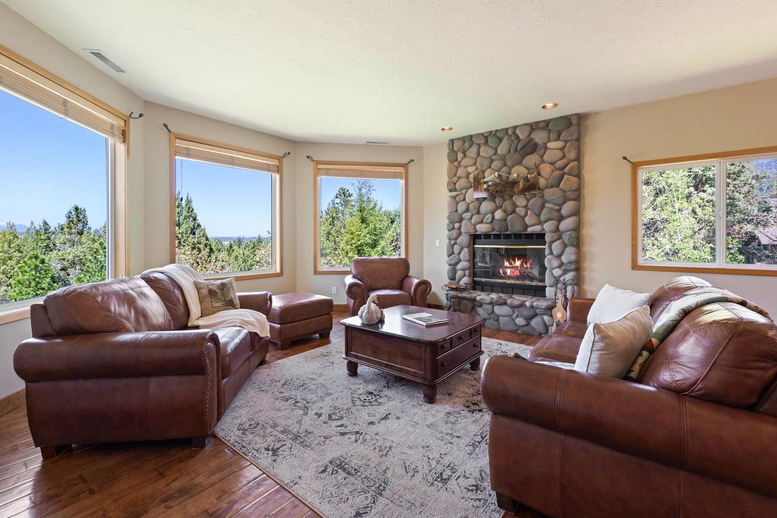 Photo of 4057 NW Northcliff 8 of 55