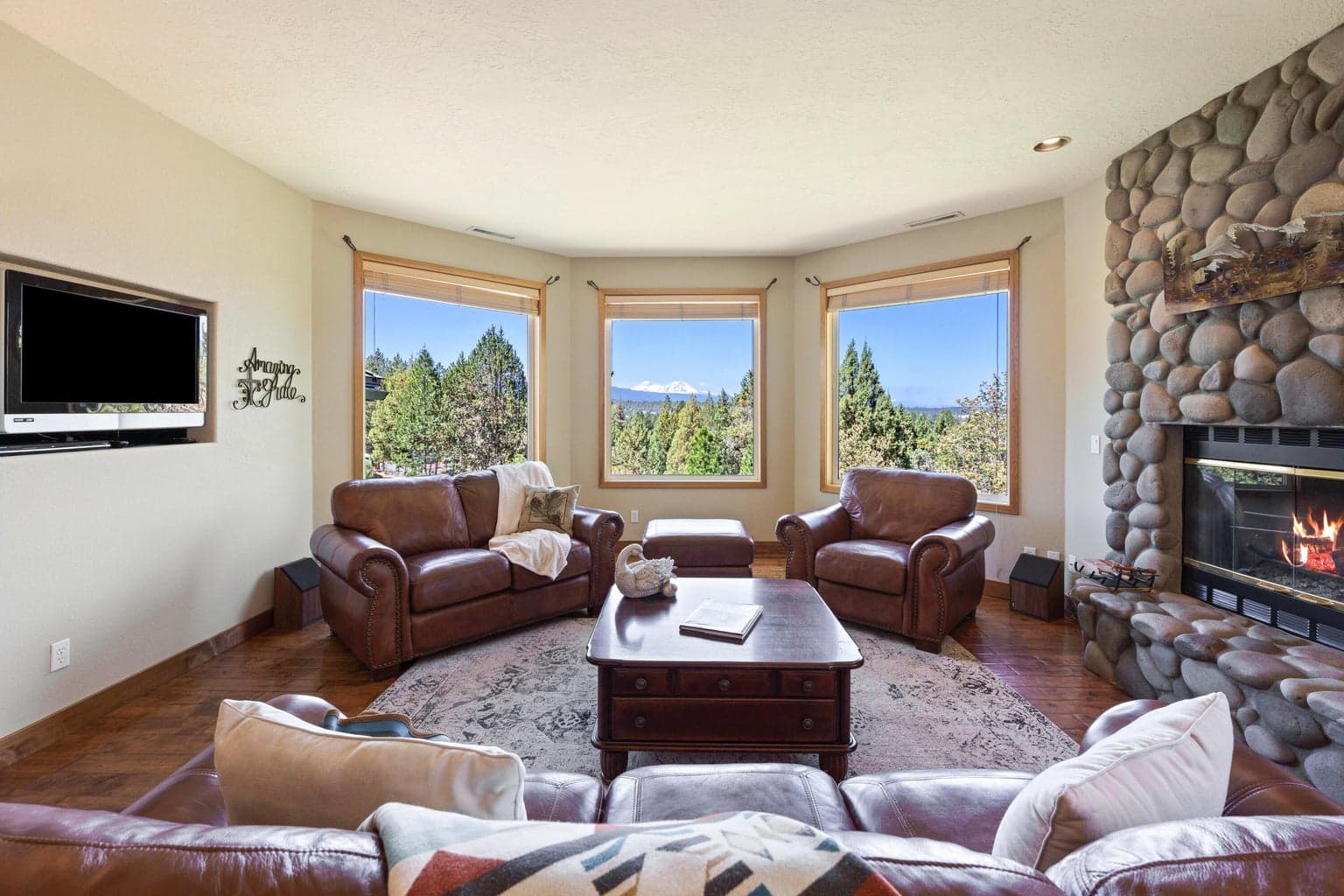 Photo of 4057 Northcliff 4 of 55