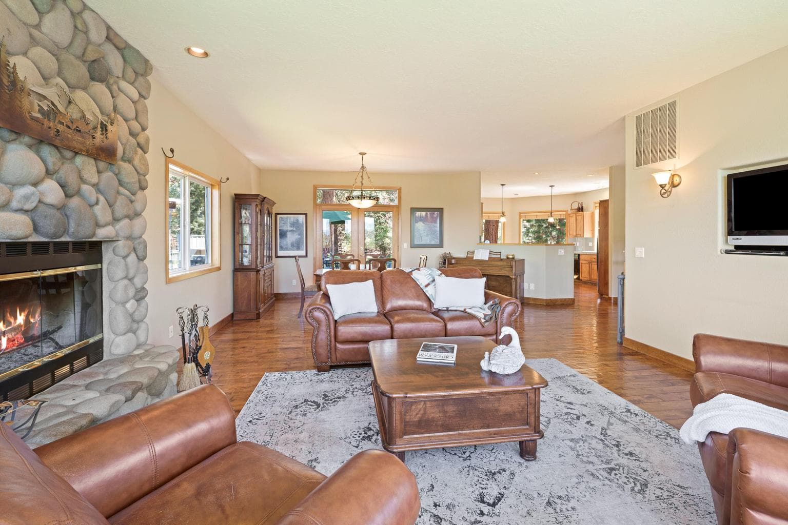 Photo of 4057 Northcliff 5 of 55