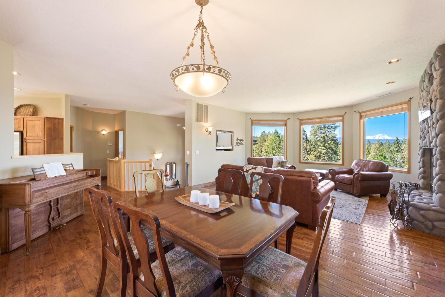 Photo of 4057 NW Northcliff 5 of 55