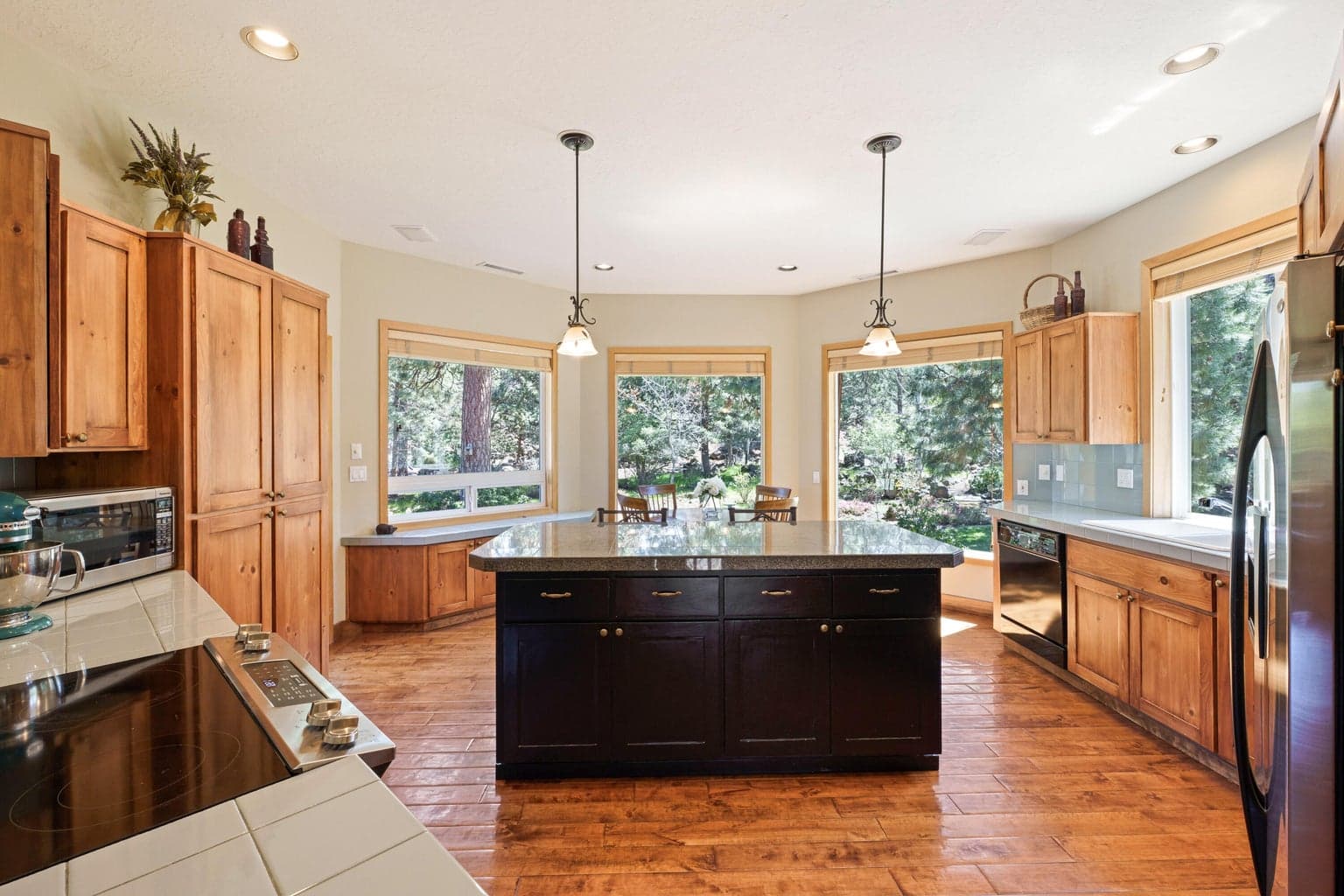 Photo of 4057 NW Northcliff 9 of 55