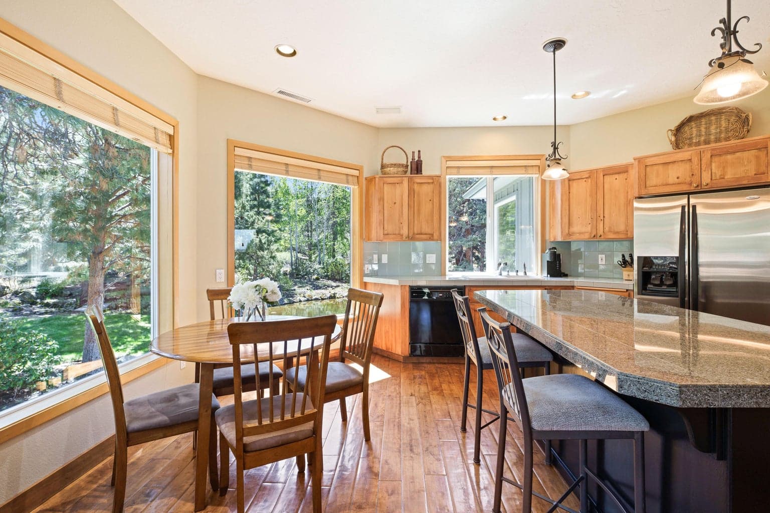 Photo of 4057 NW Northcliff 10 of 55