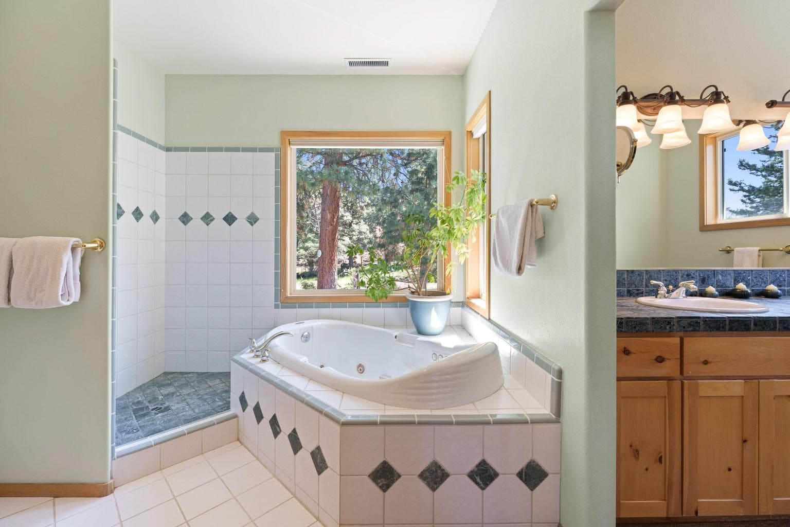 Photo of 4057 NW Northcliff 30 of 55