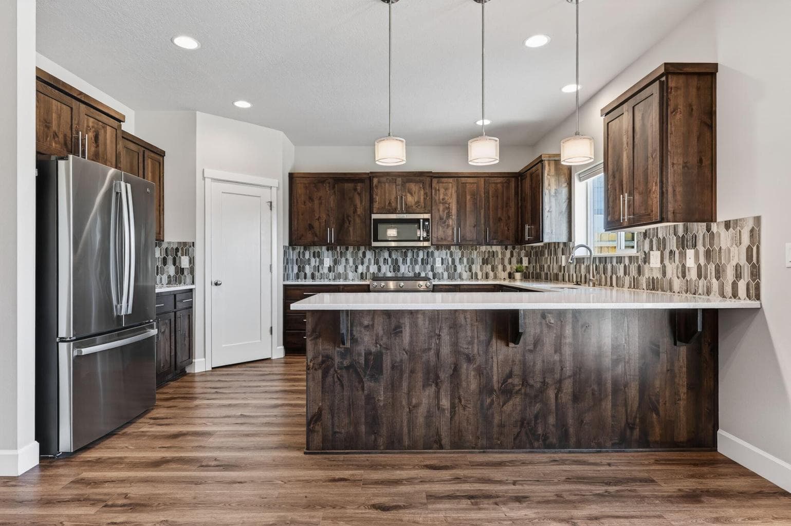 Photo of 4946 Zenith 3 of 34