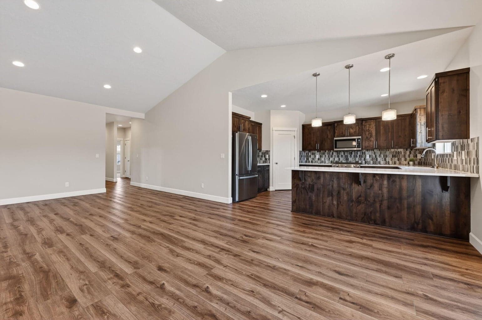Photo of 4946 SW Zenith Avenue 7 of 34
