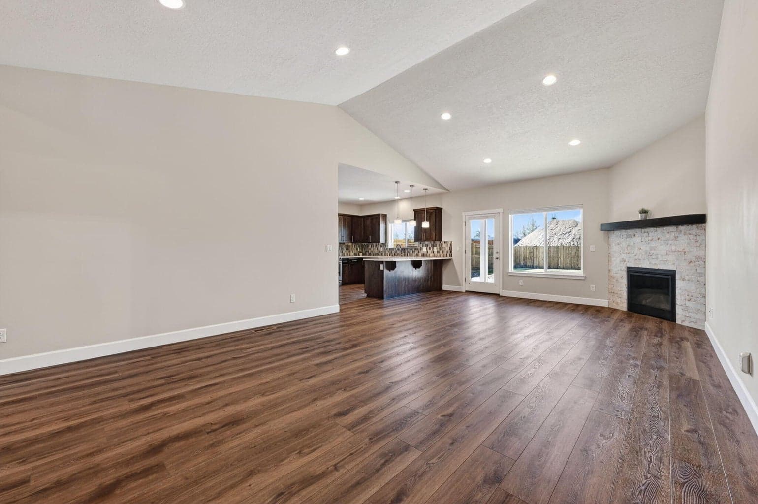Photo of 4946 SW Zenith Avenue 8 of 34