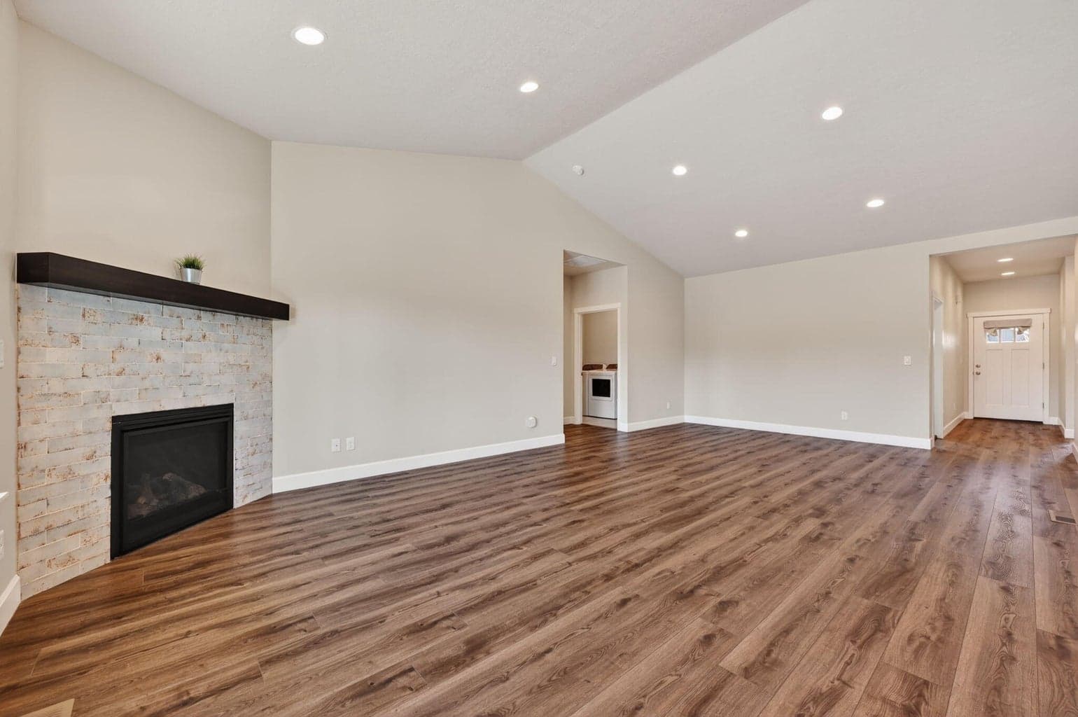 Photo of 4946 SW Zenith Avenue 9 of 34